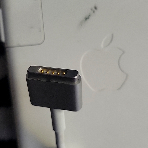 Apple 85 W Magsafe 2 Power Adapter for Mac book pro with retina display - Picture 2 of 9